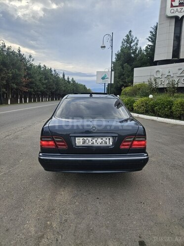 Mercedes E 220 1999, 362,976 km - 2.2 l - Qazax