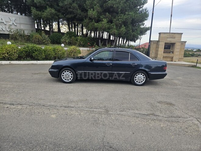 Mercedes E 220 1999, 362,976 km - 2.2 l - Qazax