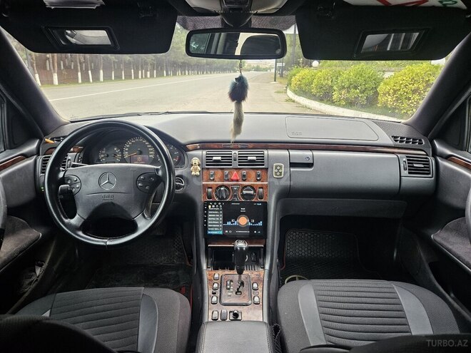 Mercedes E 220 1999, 362,976 km - 2.2 l - Qazax