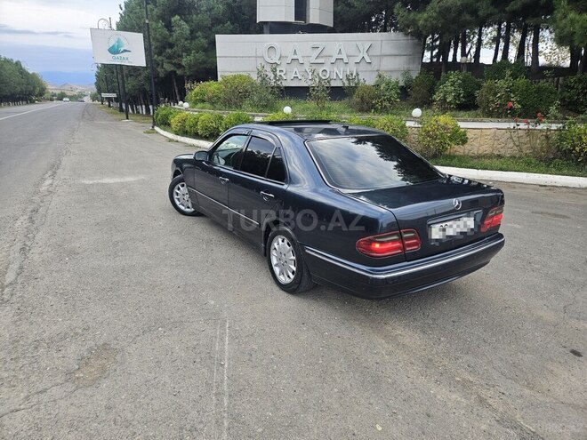 Mercedes E 220 1999, 362,976 km - 2.2 l - Qazax