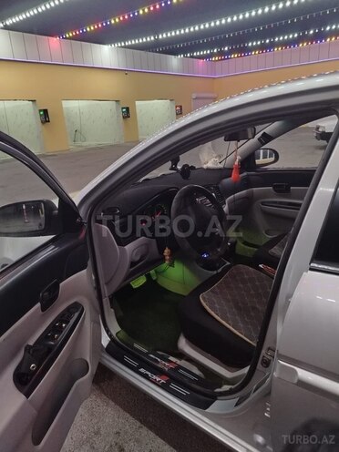 Hyundai Accent 2006, 225,000 km - 1.6 l - Ucar