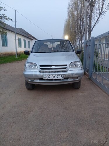 Chevrolet Niva 2005, 280,000 km - 1.7 л - Lerik