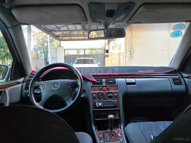 Mercedes E 220 2001, 314,500 km - 2.2 l - Sumqayıt