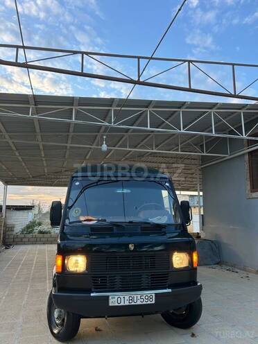 Mercedes 208 D 1993, 300,000 km - 2.9 l - Salyan