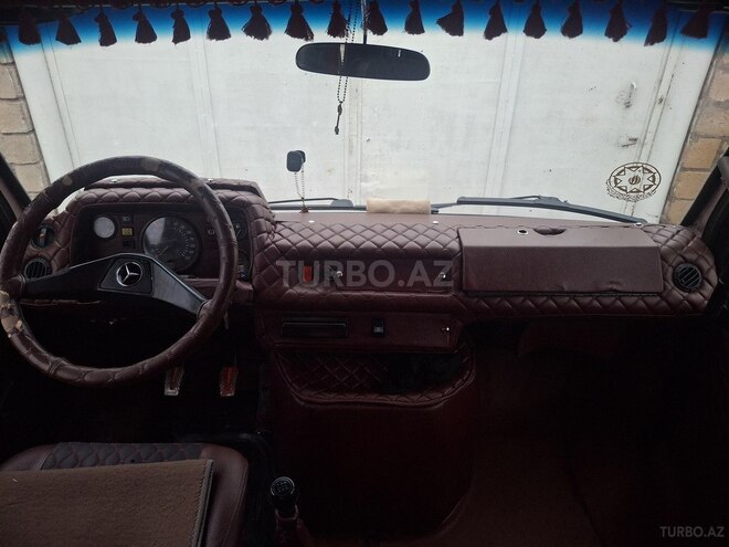 Mercedes 208 D 1993, 300,000 km - 2.9 l - Salyan