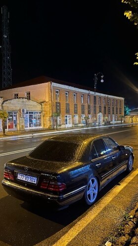 Mercedes E 200 1998, 380,000 km - 2.0 l - Bakı