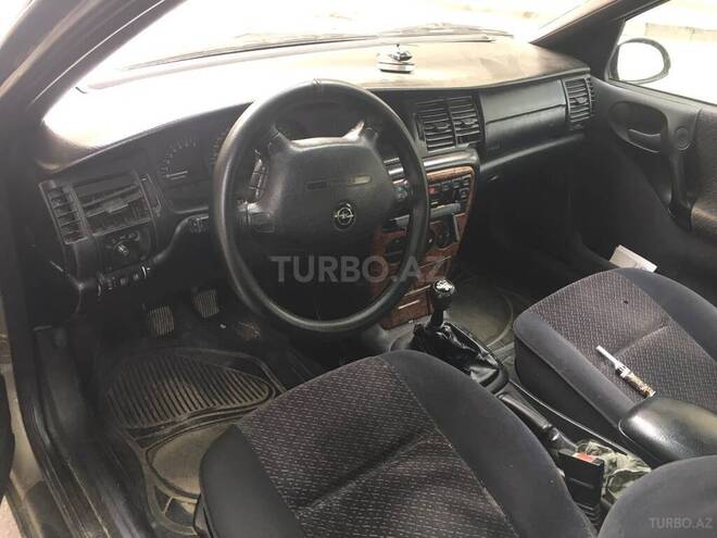 Opel Vectra 1996, 400,000 km - 1.6 l - Bakı