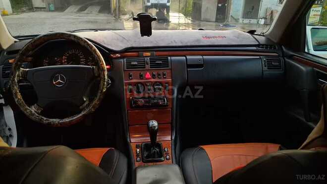 Mercedes E 200 1998, 737,000 km - 2.0 l - Füzuli