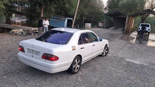 Mercedes E 200 1998, 737,000 km - 2.0 l - Füzuli