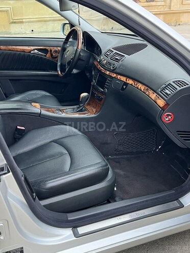 Mercedes E 240 2003, 256,000 km - 2.6 л - Bakı