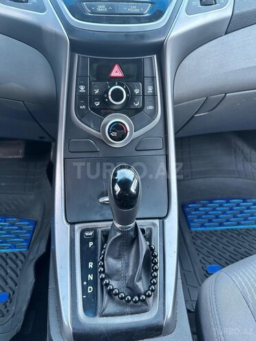 Hyundai Elantra 2015, 180,000 km - 1.8 l - Bakı