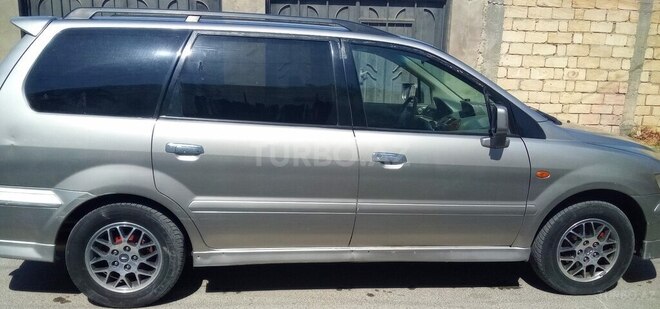 Mitsubishi Chariot 2001, 250,000 km - 2.4 l - Bakı