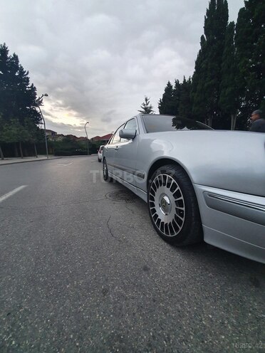 Mercedes E 270 2000, 366,000 km - 2.7 l - Bakı
