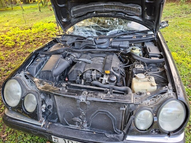 Mercedes E 280 1999, 450,000 km - 2.8 л - Zaqatala