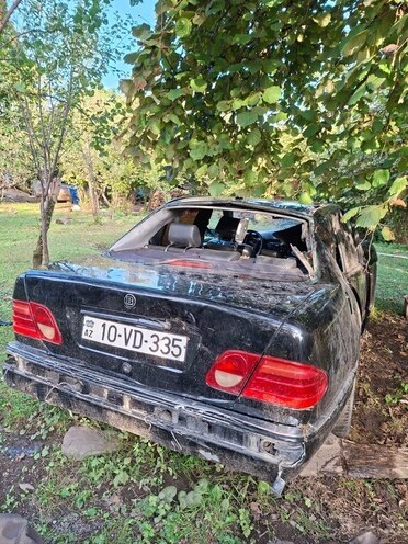 Mercedes E 280 1999, 450,000 km - 2.8 л - Zaqatala