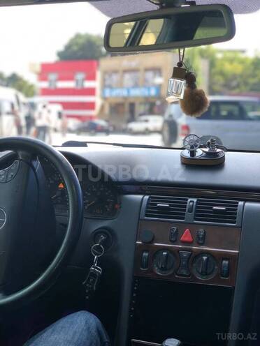 Mercedes E 200 2000, 500,026 km - 2.0 л - Xaçmaz