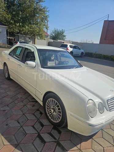 Mercedes E 220 2000, 319,000 km - 2.2 l - Bakı