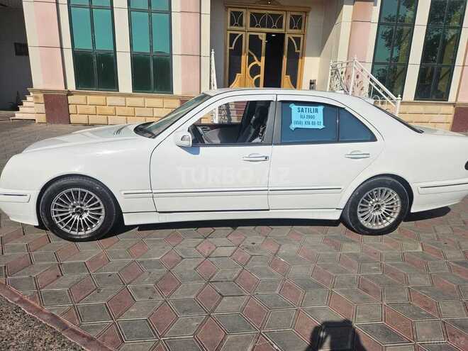 Mercedes E 220 2000, 319,000 km - 2.2 l - Bakı