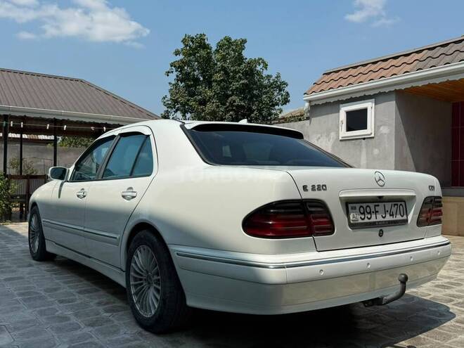 Mercedes E 220 2000, 319,000 km - 2.2 l - Bakı