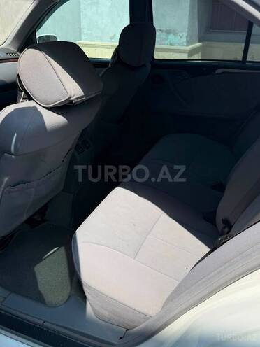 Mercedes E 220 2000, 319,000 km - 2.2 l - Bakı