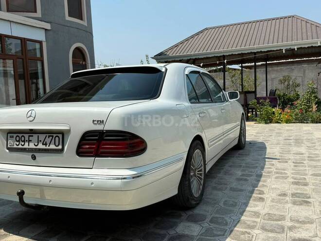 Mercedes E 220 2000, 319,000 km - 2.2 l - Bakı