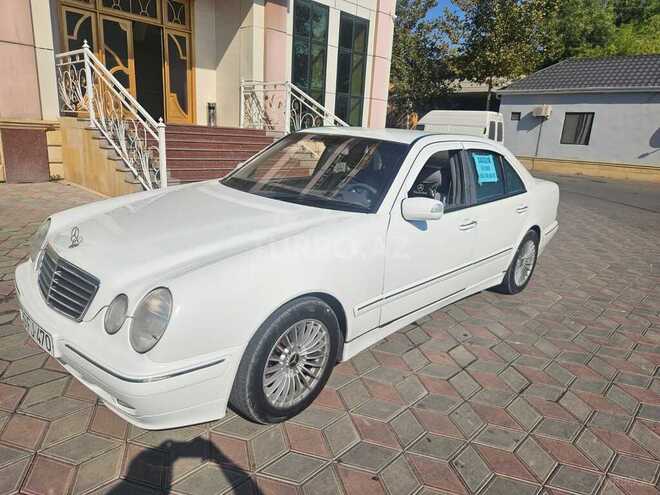 Mercedes E 220 2000, 319,000 km - 2.2 l - Bakı