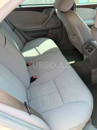 Mercedes E 220 2000, 319,000 km - 2.2 l - Bakı