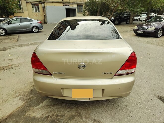 Nissan Sunny 2010, 340,000 km - 1.6 л - Bakı