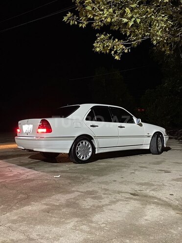 Mercedes C 240 2000, 249,461 km - 2.6 л - Tovuz
