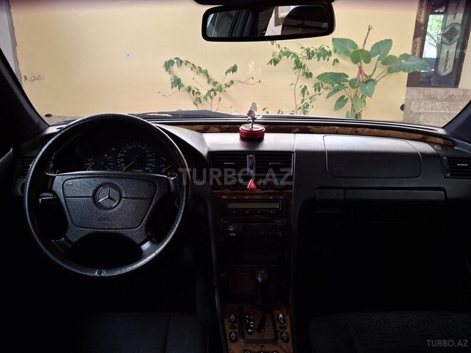 Mercedes C 240 2000, 249,461 km - 2.6 л - Tovuz
