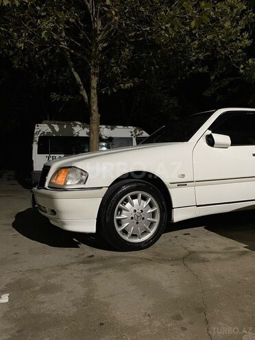 Mercedes C 240 2000, 249,461 km - 2.6 л - Tovuz
