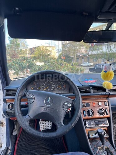 Mercedes 220 E 1992, 350,310 km - 2.2 л - Gəncə