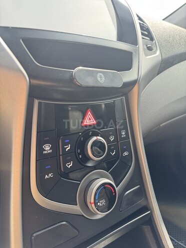 Hyundai Elantra 2015, 250,000 km - 1.8 l - Bakı
