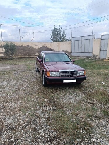Mercedes 190 1991, 200,000 km - 2.3 l - Salyan