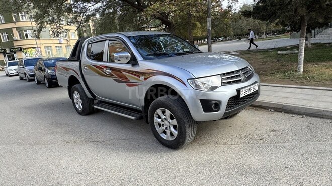 Mitsubishi L200 2014, 212,000 km - 2.5 l - Bakı