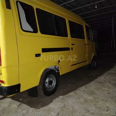 Mercedes 208 D 1994, 140,000 km - 2.1 l - Biləsuvar