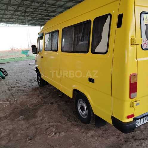 Mercedes 208 D 1994, 140,000 km - 2.1 l - Biləsuvar