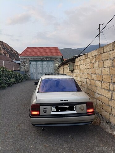 Opel Vectra 1990, 165,000 km - 1.8 l - Qax