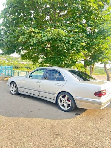 Mercedes E 220 1999, 465,400 km - 2.2 l - Quba