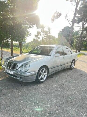 Mercedes E 220 1999, 465,400 km - 2.2 l - Quba