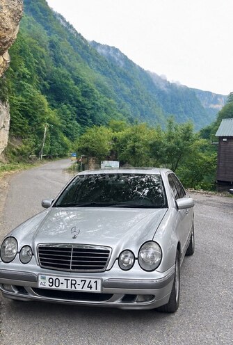 Mercedes E 220 1999, 465,400 km - 2.2 l - Quba