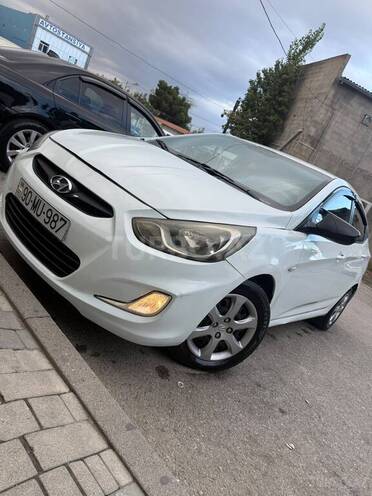 Hyundai Accent 2011, 280,000 km - 1.4 l - Siyəzən