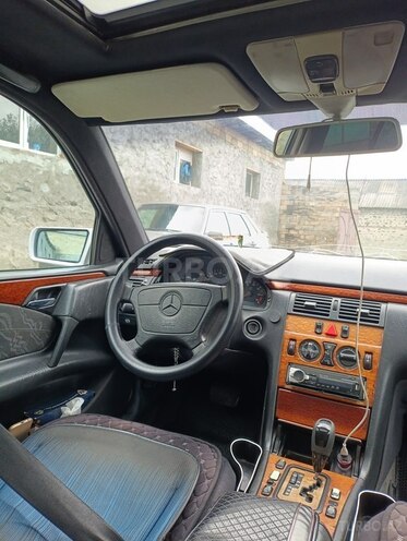Mercedes E 200 1998, 611,750 km - 2.0 l - Zaqatala