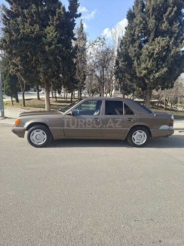 Mercedes  1990, 300,000 km - 2.0 l - Gəncə
