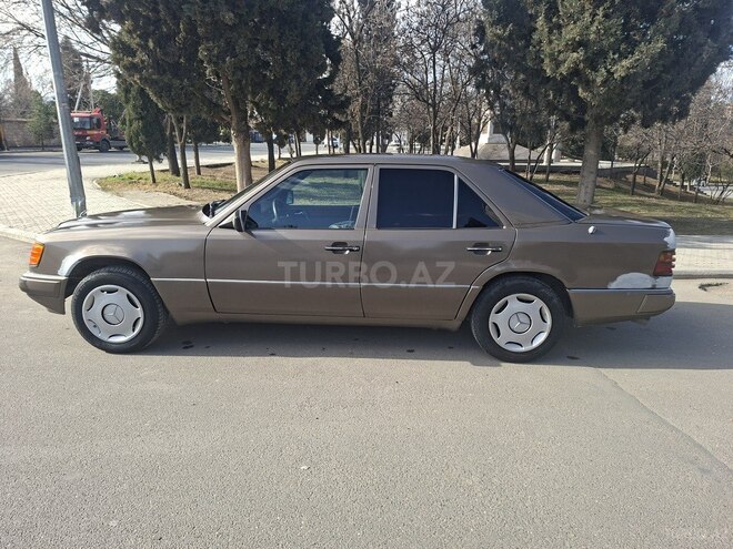Mercedes  1990, 300,000 km - 2.0 l - Gəncə