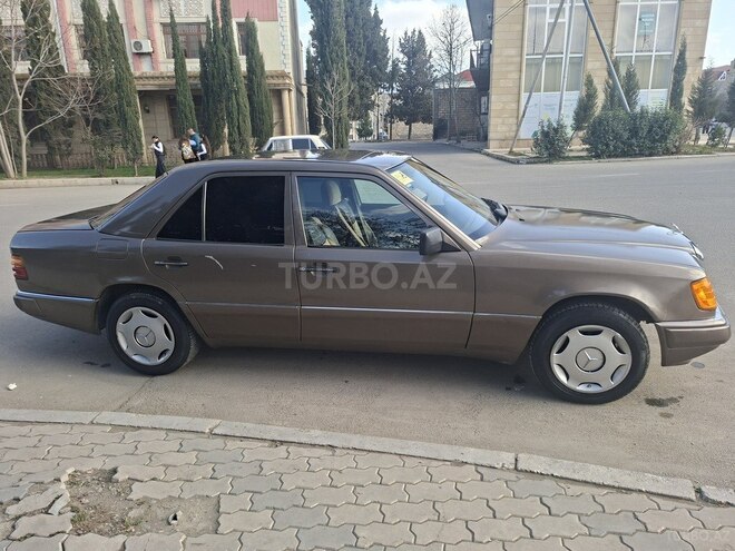 Mercedes  1990, 300,000 km - 2.0 l - Gəncə