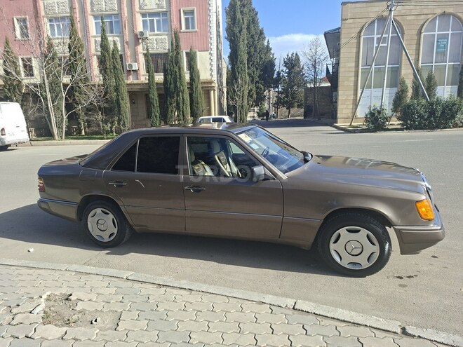 Mercedes  1990, 300,000 km - 2.0 l - Gəncə