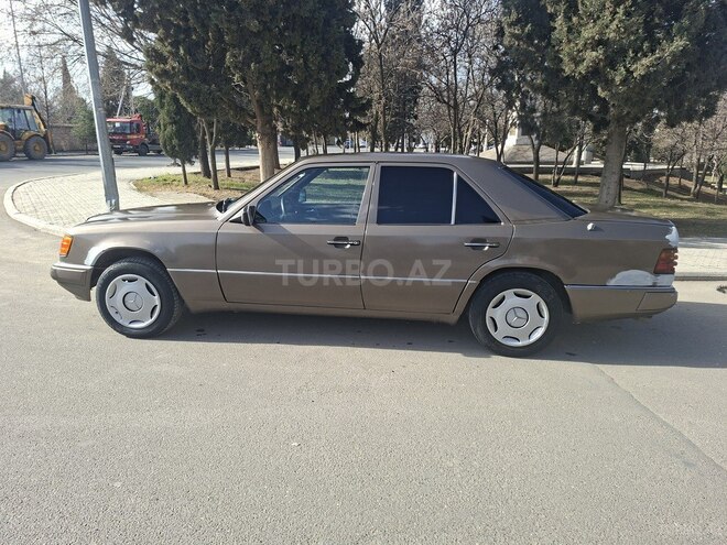 Mercedes  1990, 300,000 km - 2.0 l - Gəncə
