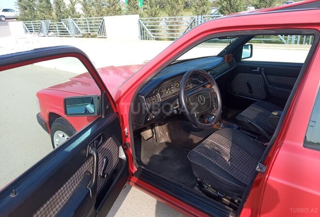 Mercedes 190 1993, 510,000 km - 2.0 л - Salyan