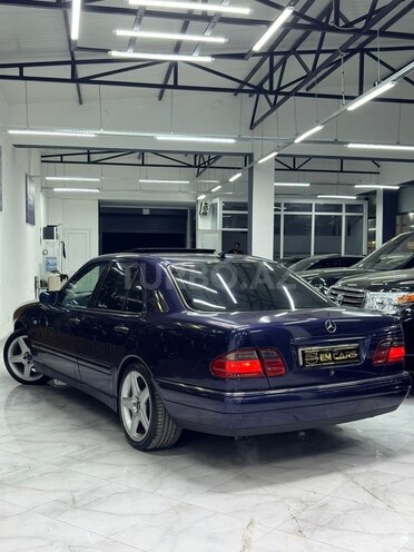 Mercedes E 240 1999, 450,000 km - 2.4 l - Bakı